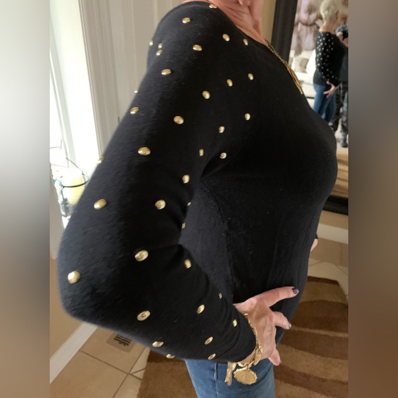 LN MK PULLOVER SWEATER W/GOLD STUDS ON SLEEVES. PERFECT CLOSET STAPLE. - Picture 8 of 10
